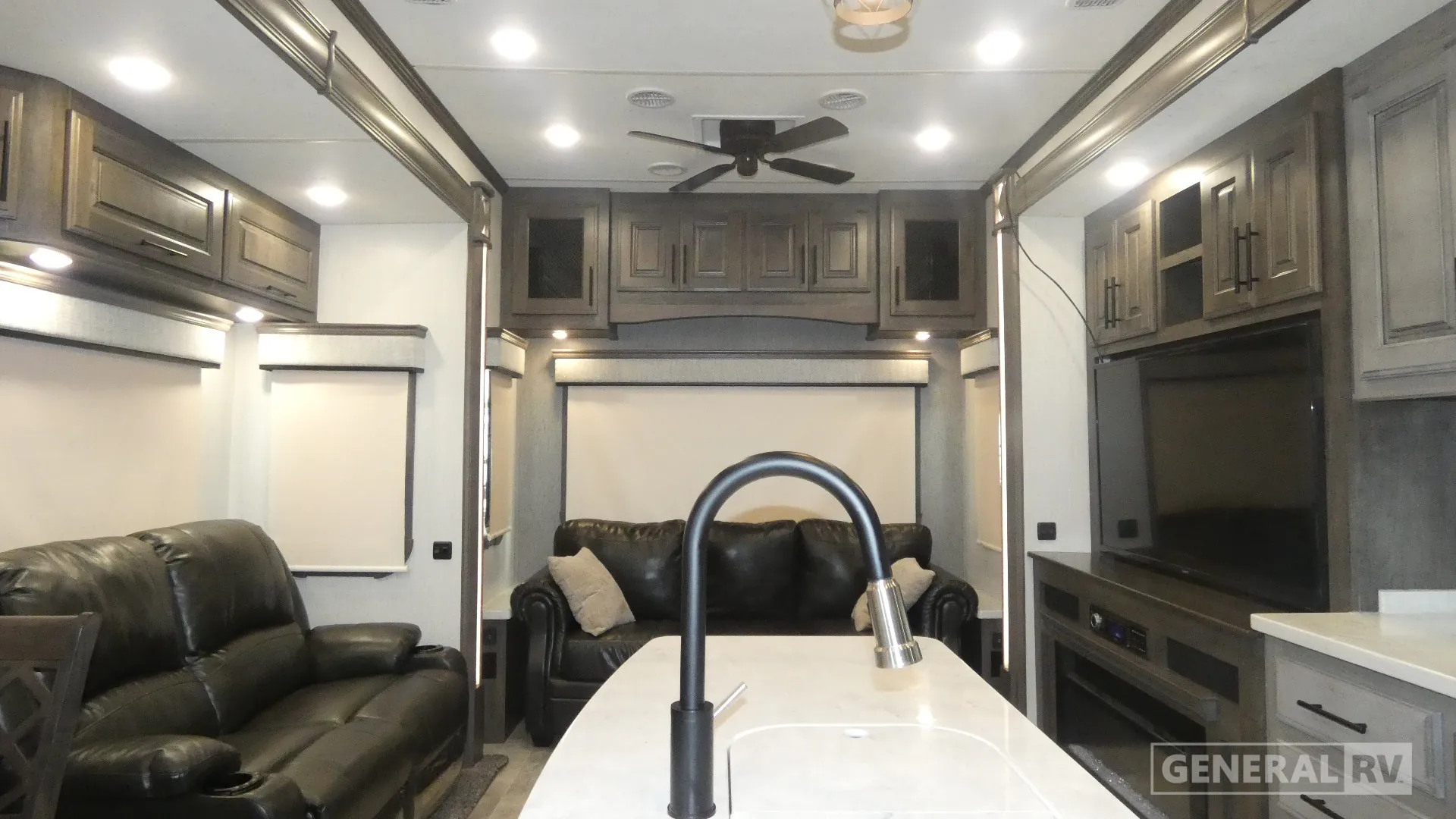 2021 Heartland Bighorn BH 3375 SS - Photo 3