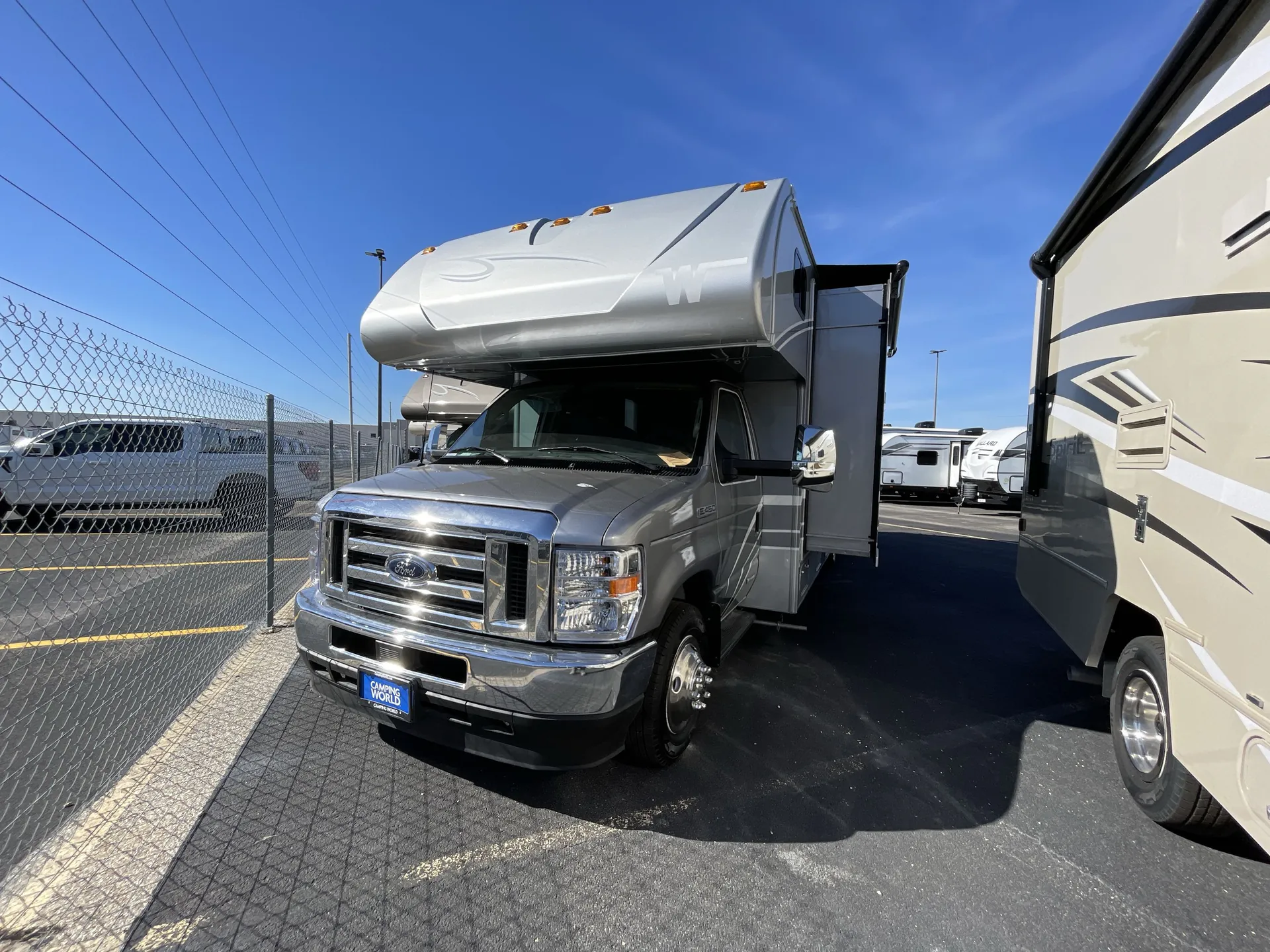 2025 Winnebago Spirit 31H - Photo 2