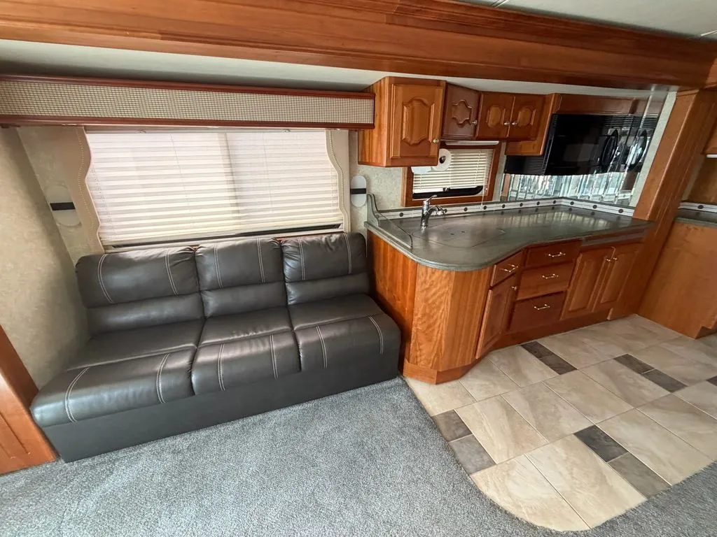 2004 Country Coach Intrigue 400 400 - Photo 4