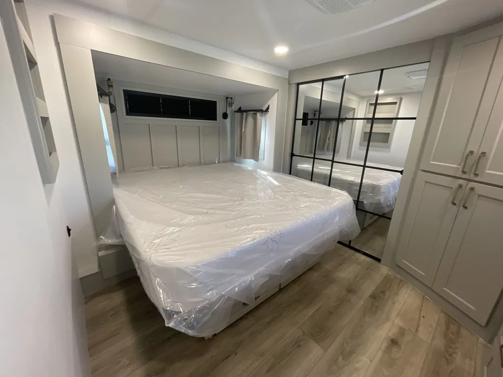 2026 Brinkley Model G 3950, Photos photo 24