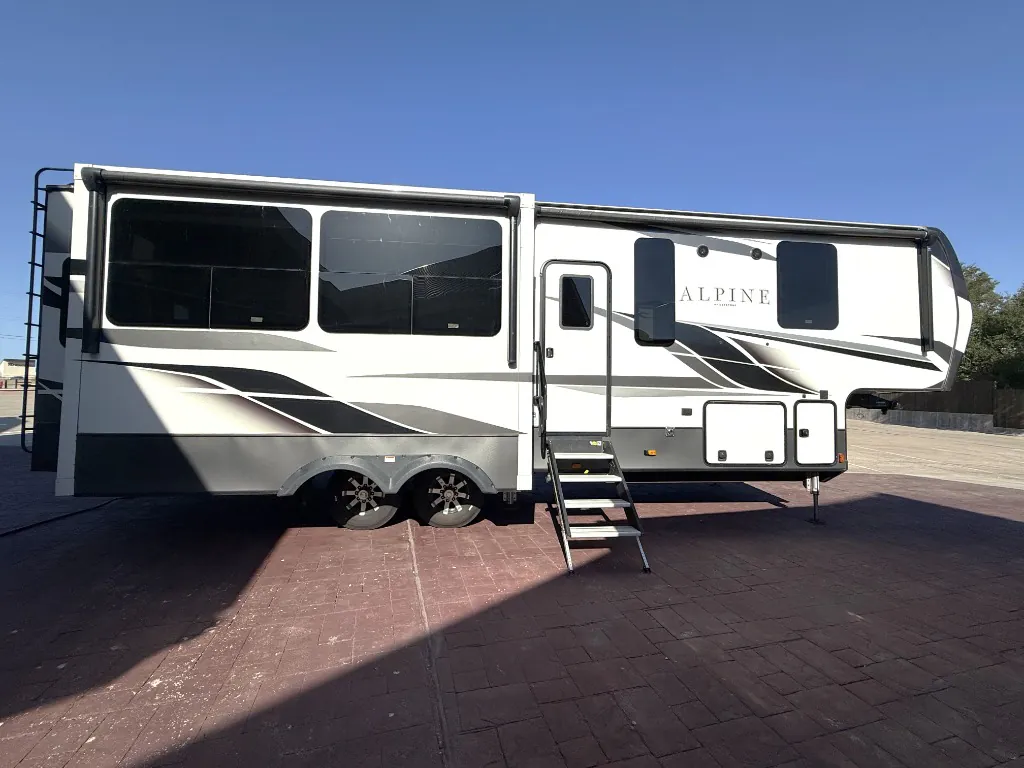 2021 Keystone Alpine 3120RS dealer photo 5 from Pinnacle RV