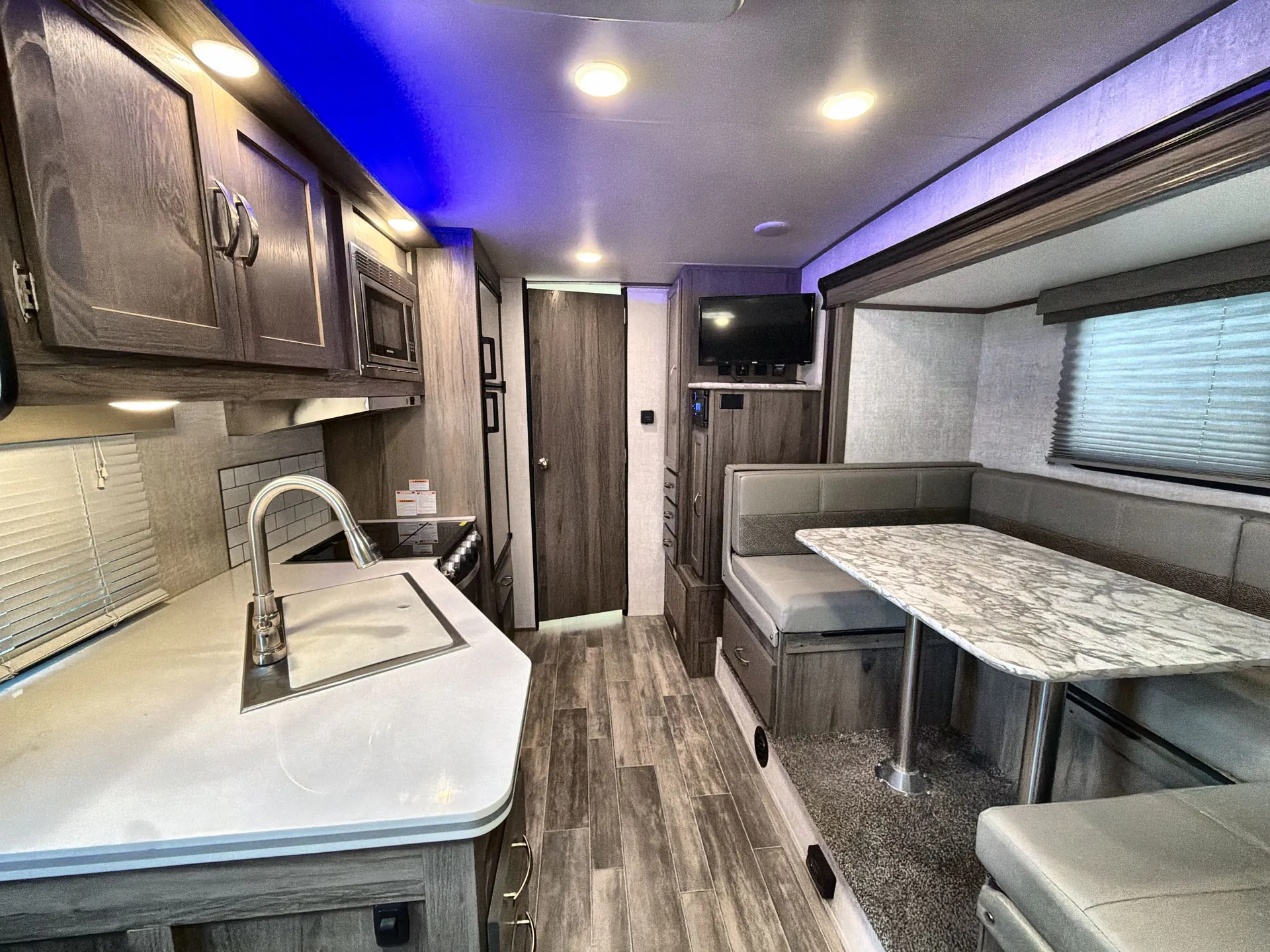 2022 Gulf Stream Vista Cruiser 23FBS — living area main