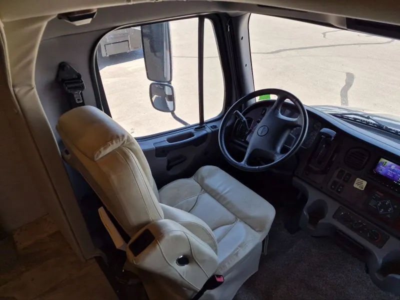 2018 Jayco Seneca 37HJ dealer photo 4 from RV Country