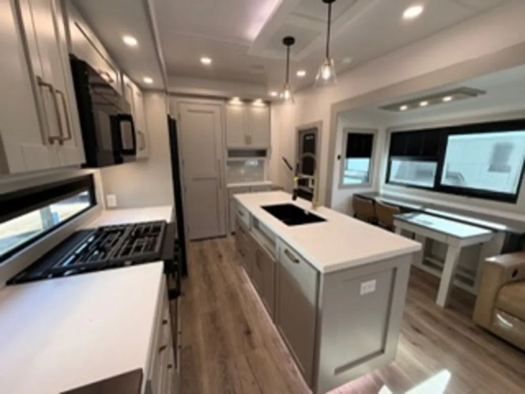 2026 Brinkley Model Z 3600, Photos photo 6