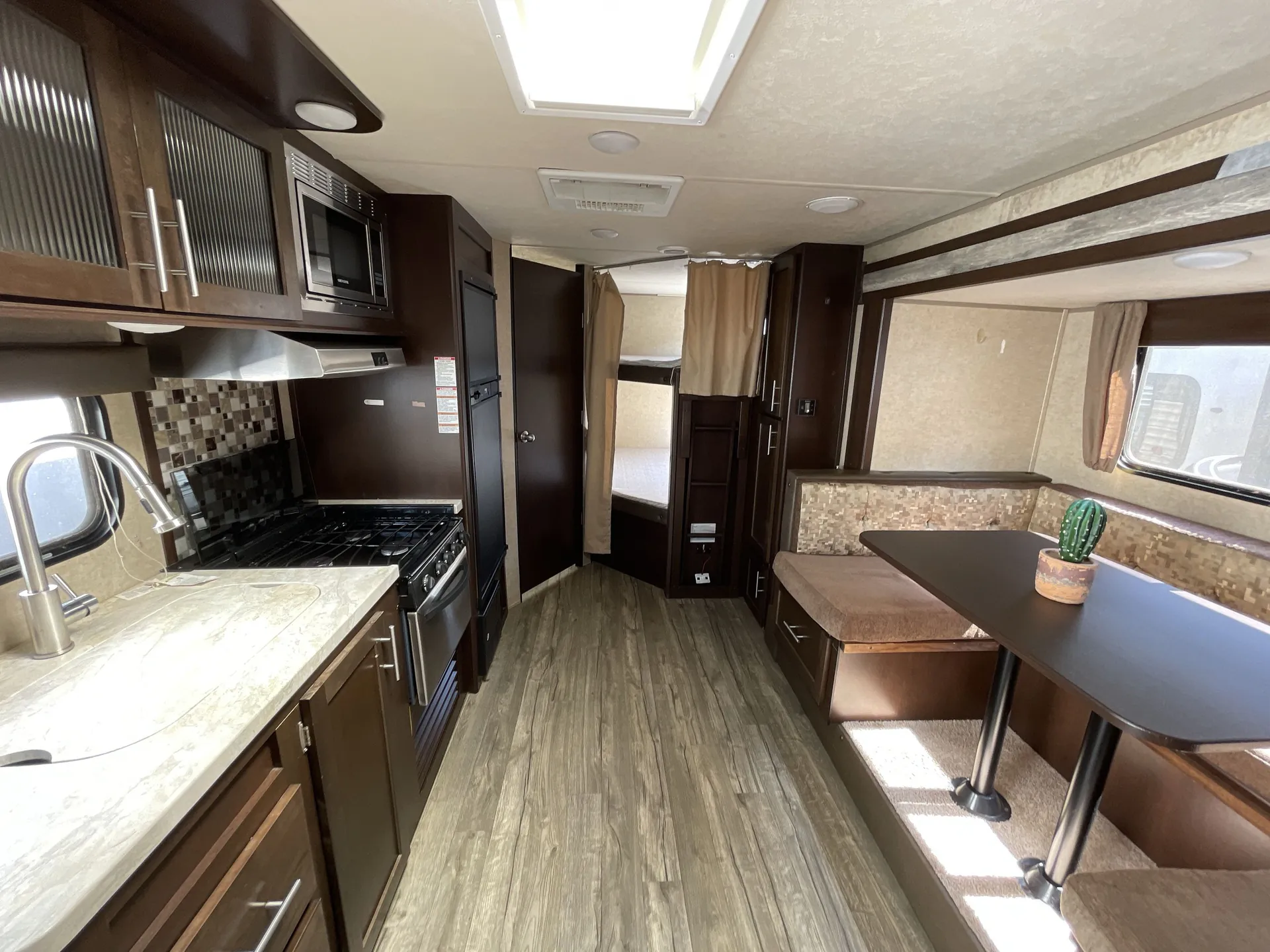 2018 Forest River Cherokee Grey Wolf 23DBH — living area main