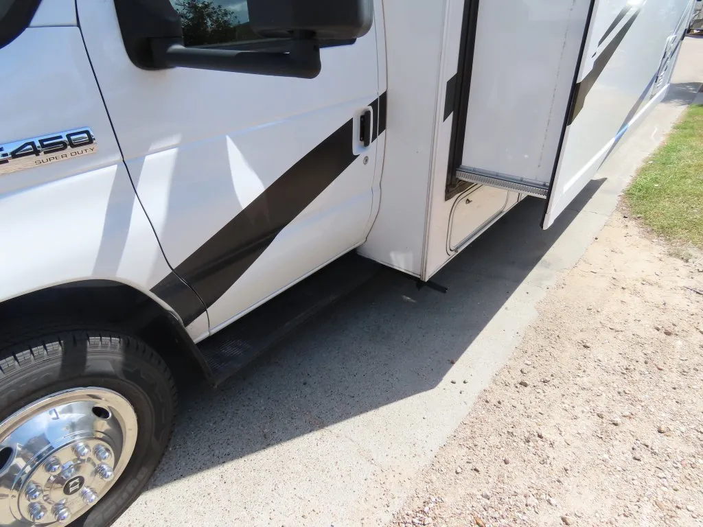 2025 Thor Motor Coach Four Winds 28Z - Photo 4