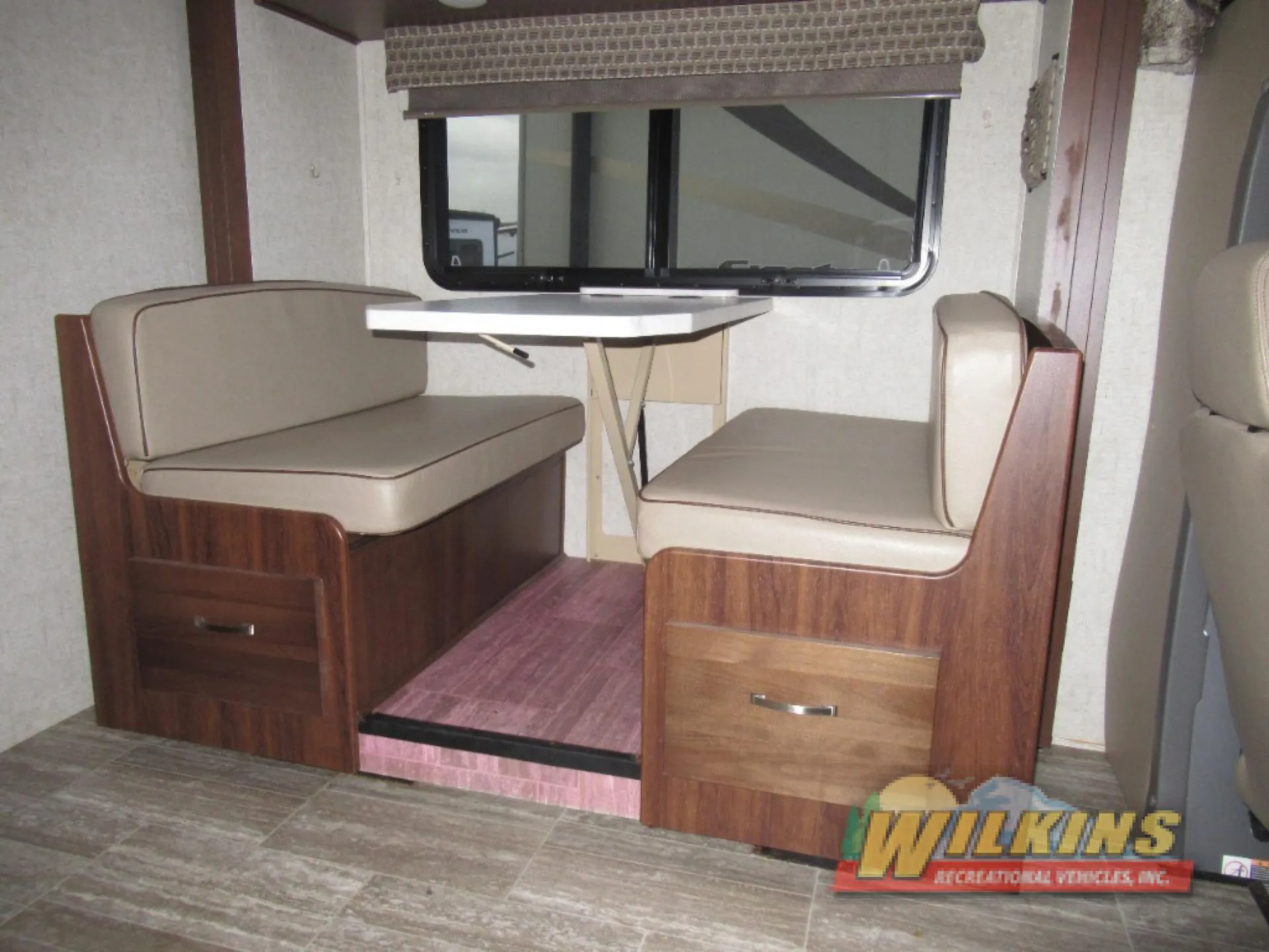 2019 Forest River Sunseeker MBS 2400R — Photo 6