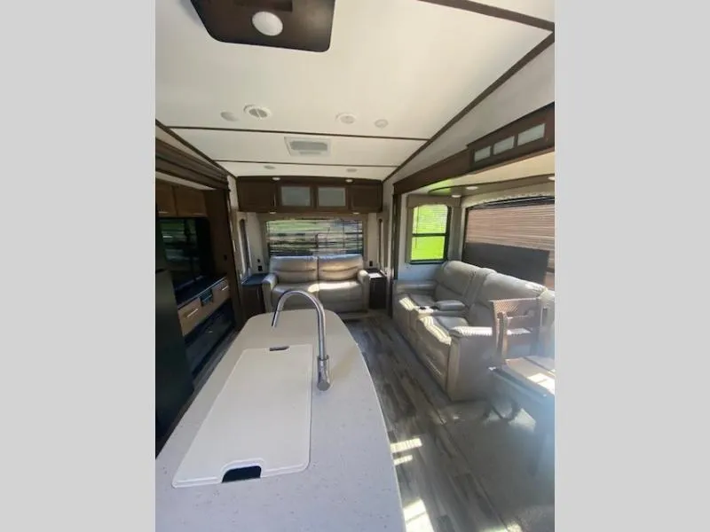 2018 Keystone RV Cougar 310RLS - Photo 4
