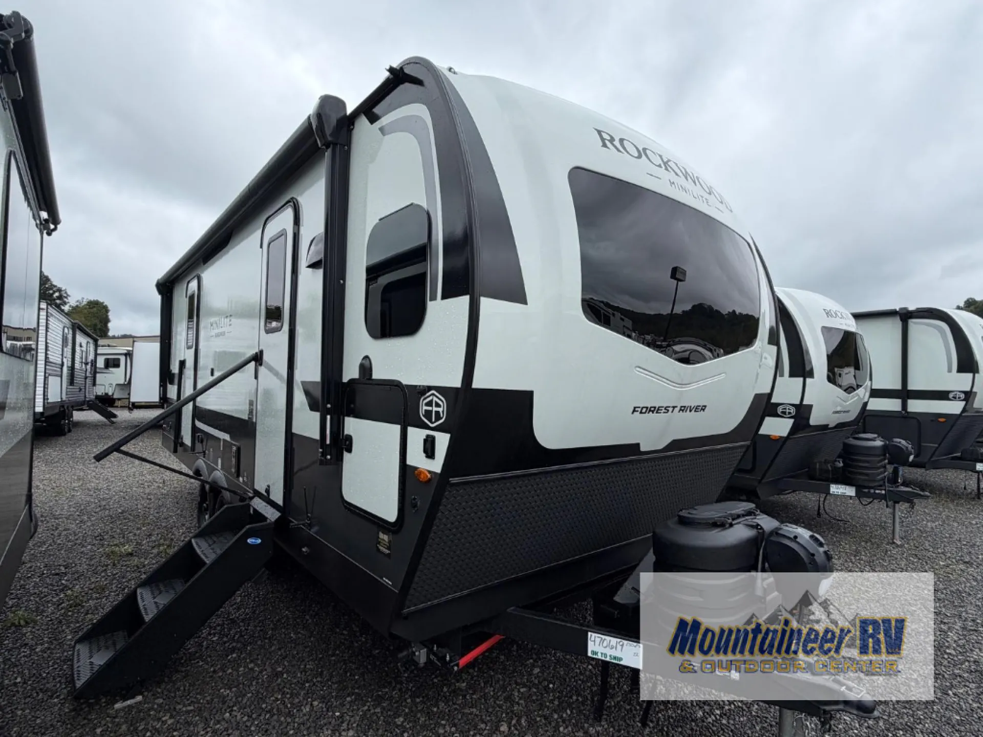 2027 Forest River Rockwood Mini Lite 2506FK