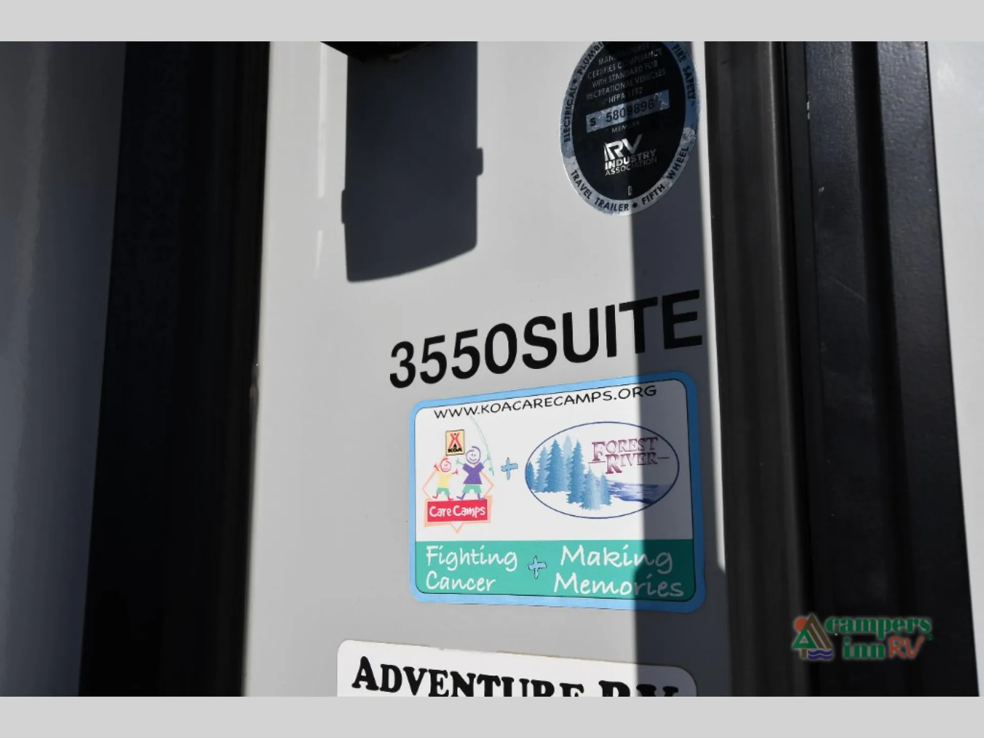 2021 Forest River Cherokee Arctic Wolf 3550 SUITE - Photo 4