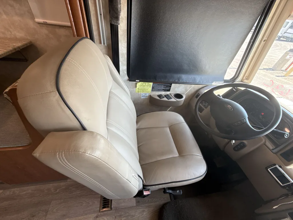 2019 Winnebago Sunstar 27P, Photos photo 24