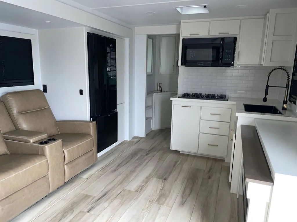 2026 Brinkley Model I 294, Photos photo 7