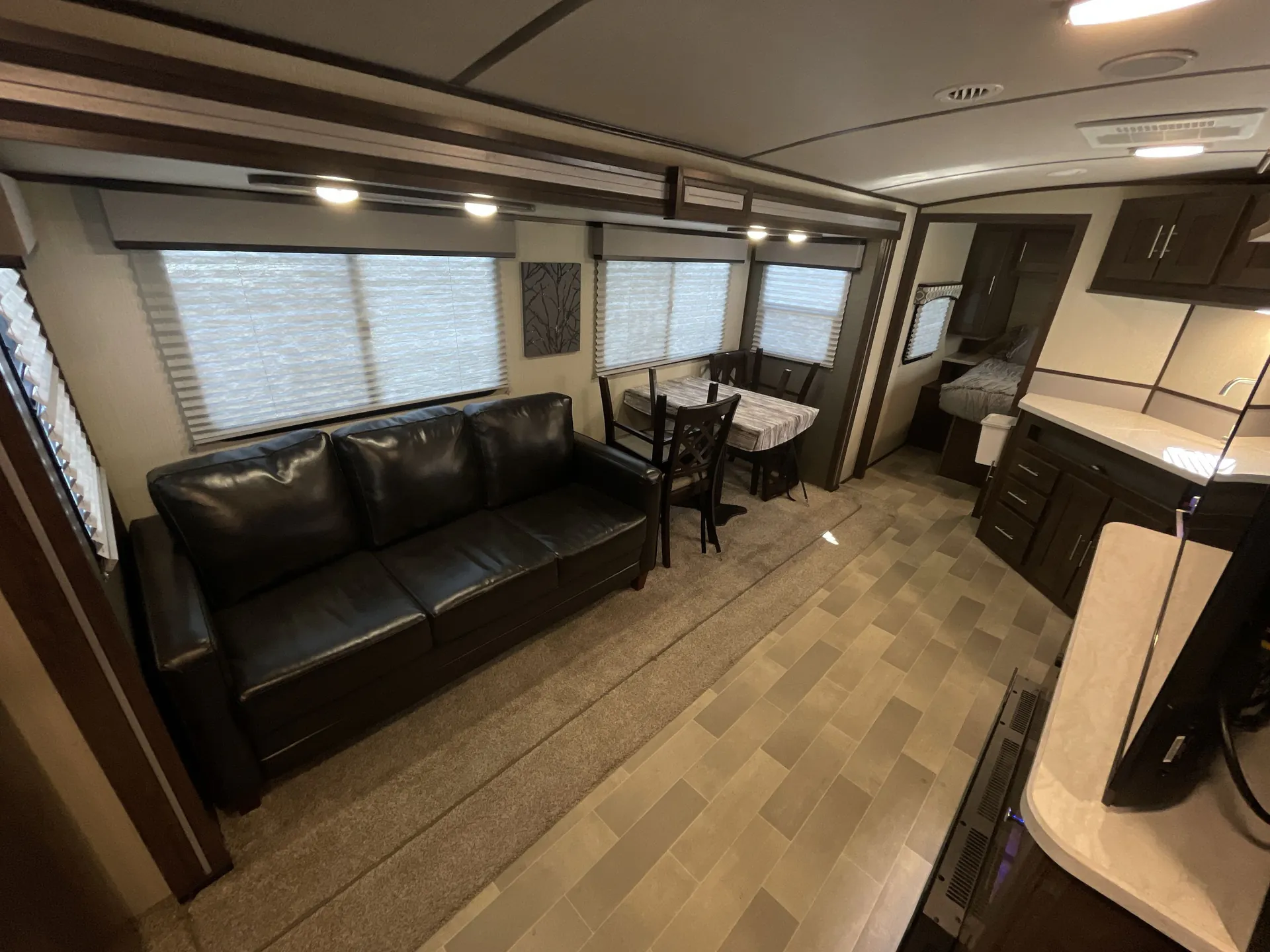 2020 cruiser rv Radiance 25RB — living area main