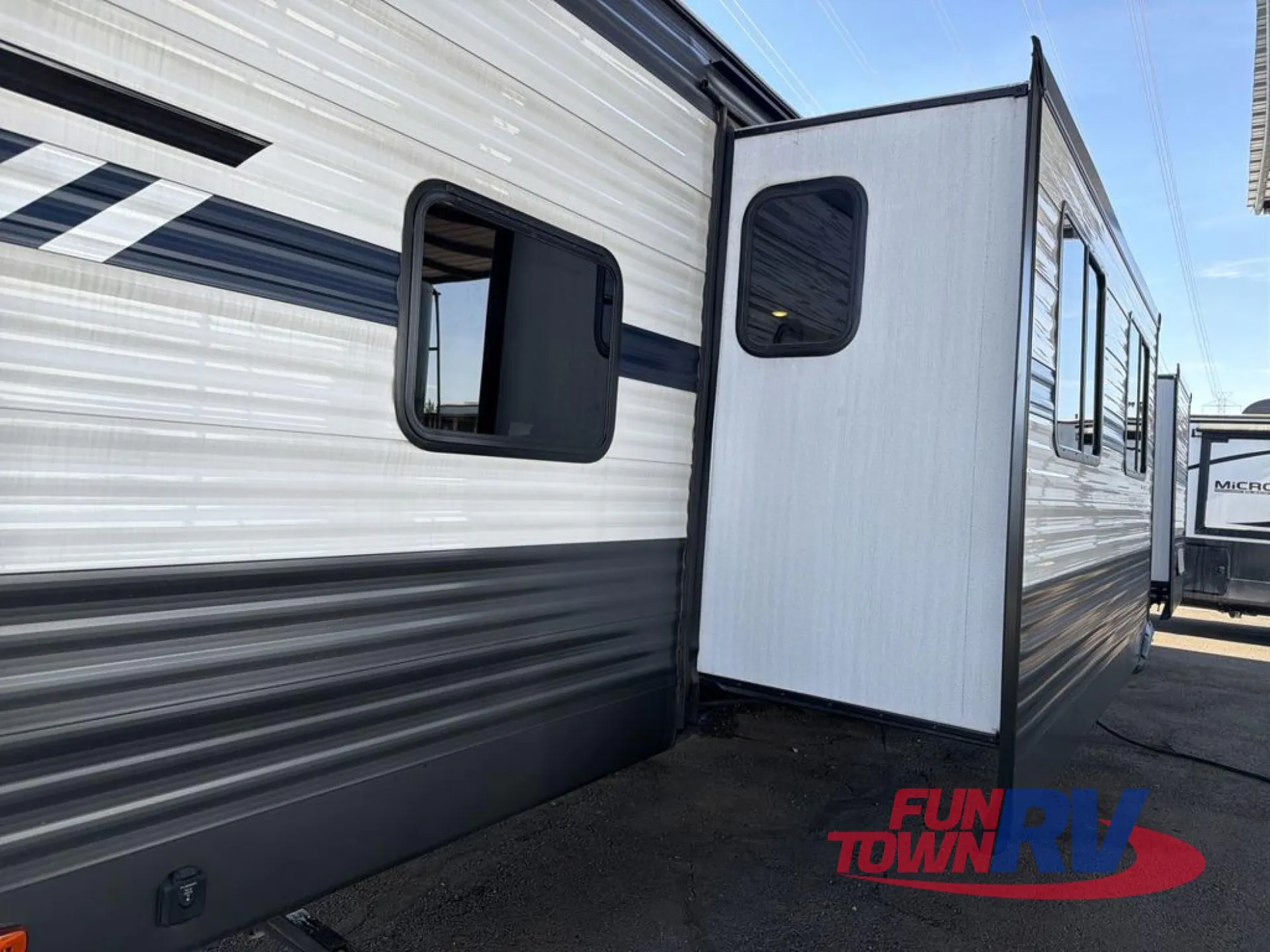 2023 Gulf Stream Kingsport Supreme 36FRSG - Photo 4
