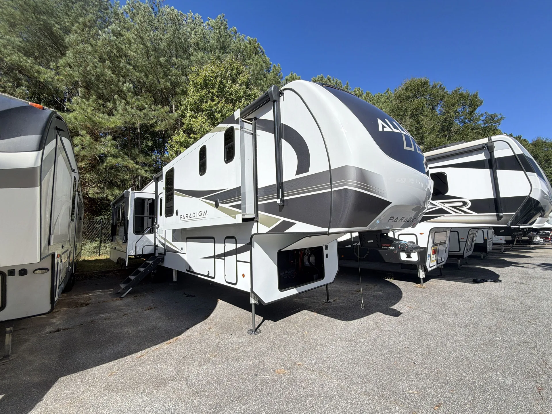 2023 Alliance RV Paradigm 382RK - Photo 2