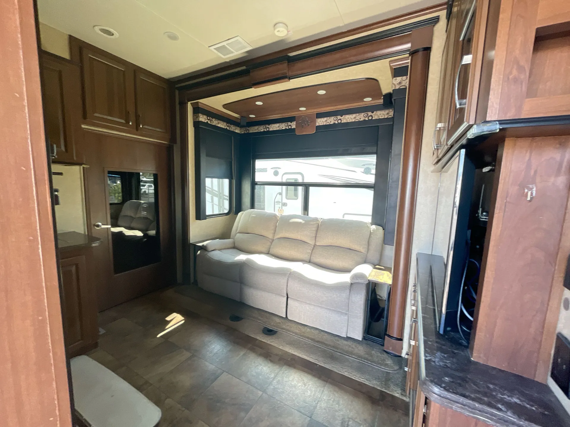 2014 Jayco Seismic 3210 — living area main
