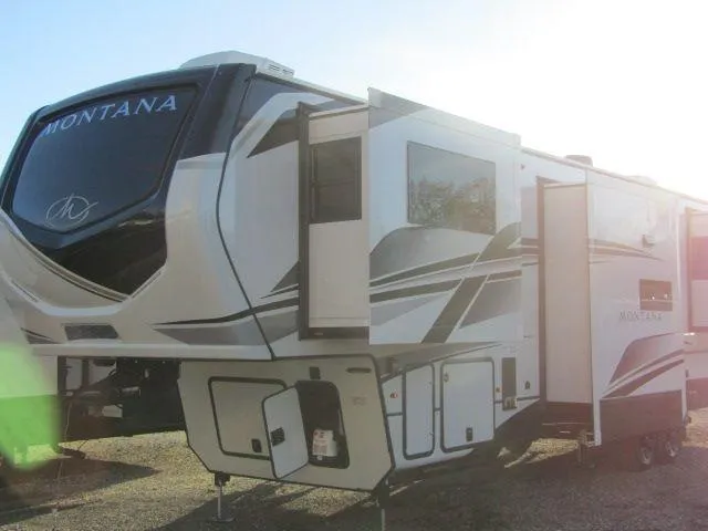 2025 Keystone Montana 3761FL - Photo 2