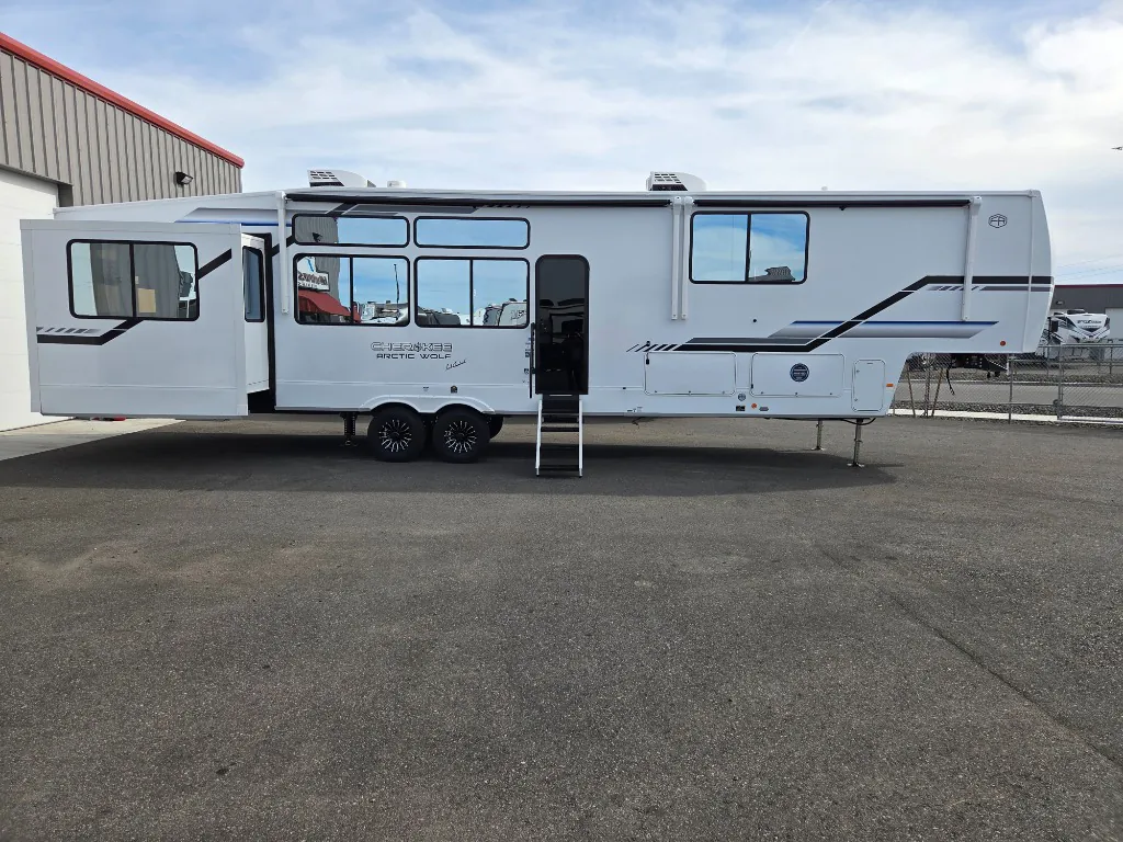 2026 Forest River Cherokee Arctic Wolf 38LEAHG - Photo 3