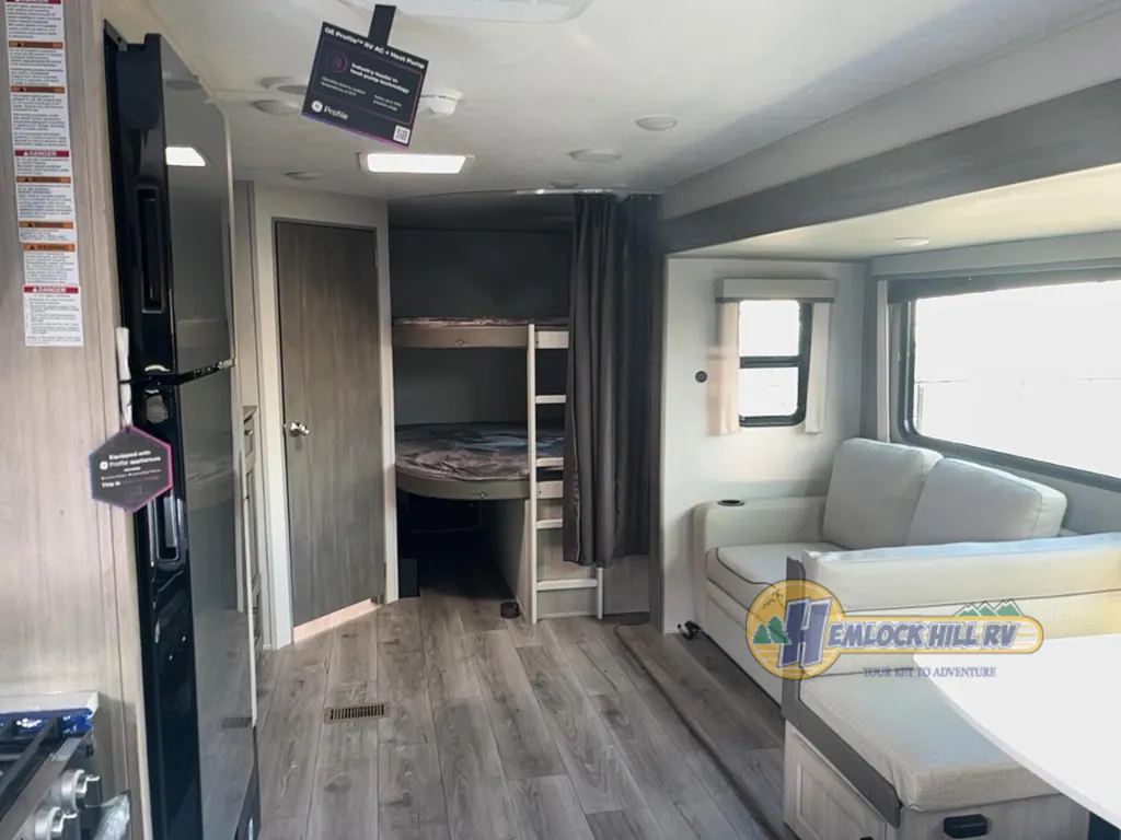 2026 Coachmen Catalina Legacy Edition 273DBHCK, Photos photo 14