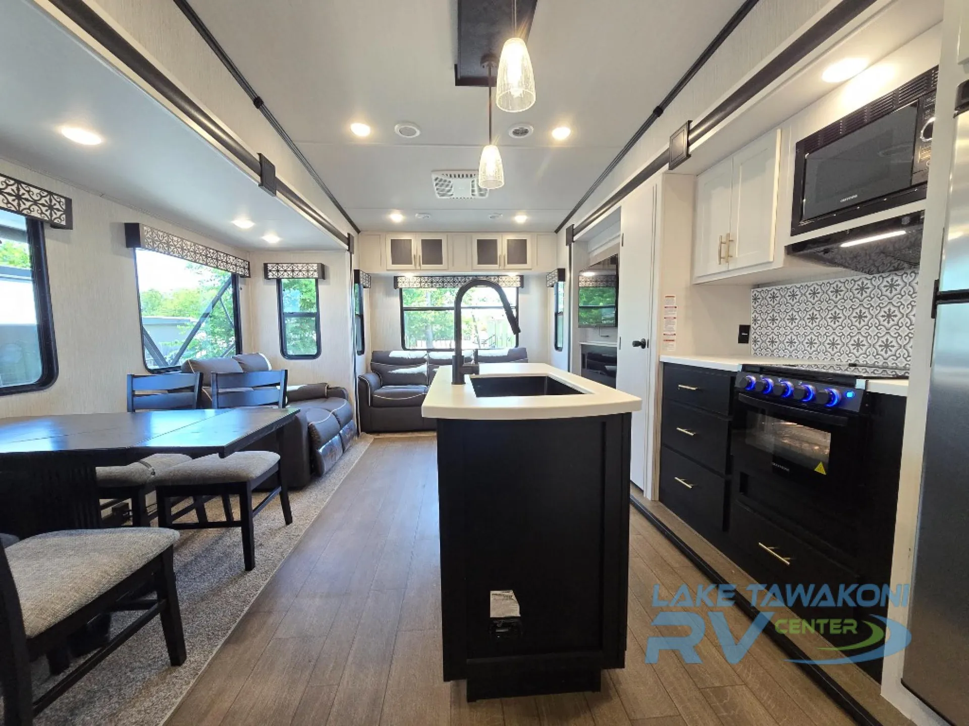 2022 Forest River Wildcat 311RLWS - Photo 4