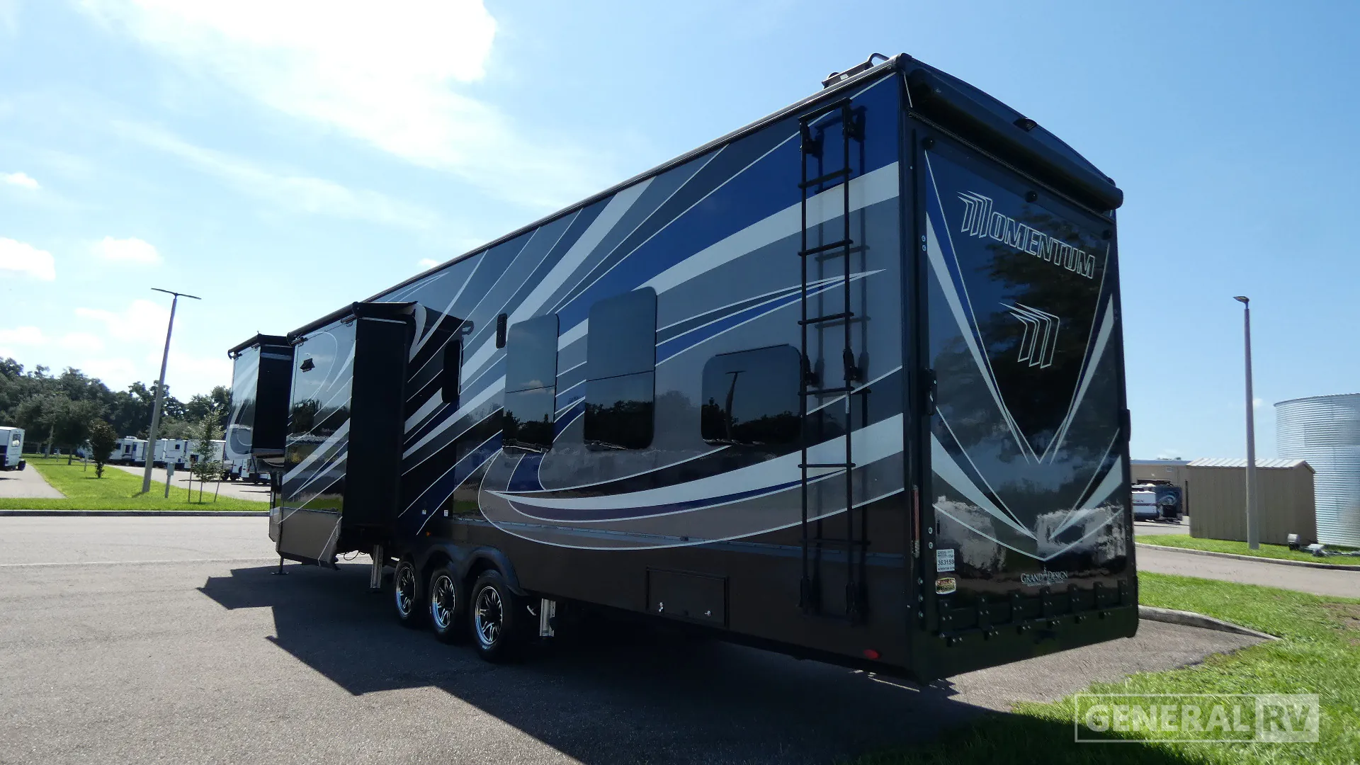 2021 Grand Design Momentum 381M - Photo 4