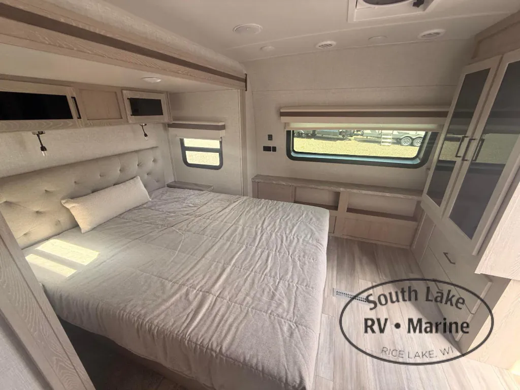 2022 Forest River Rockwood Ultra Lite 2614BS, Photos photo 11