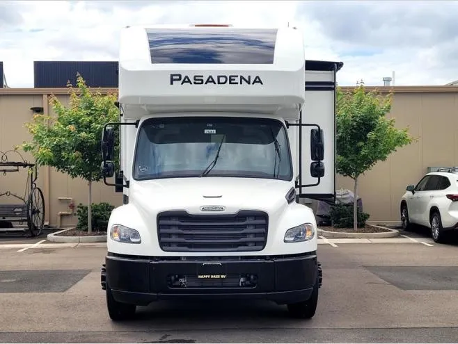 2027 Thor Motor Coach Pasadena 34XG - Photo 3