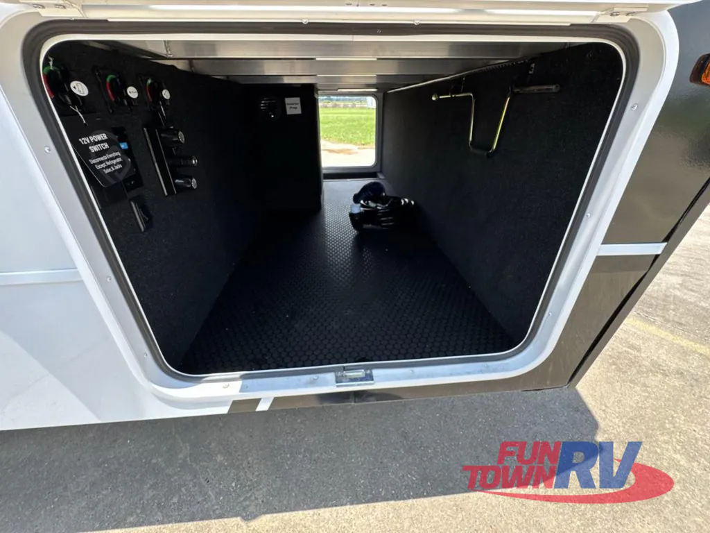 2026 Brinkley Model Z Air 297, Photos photo 39