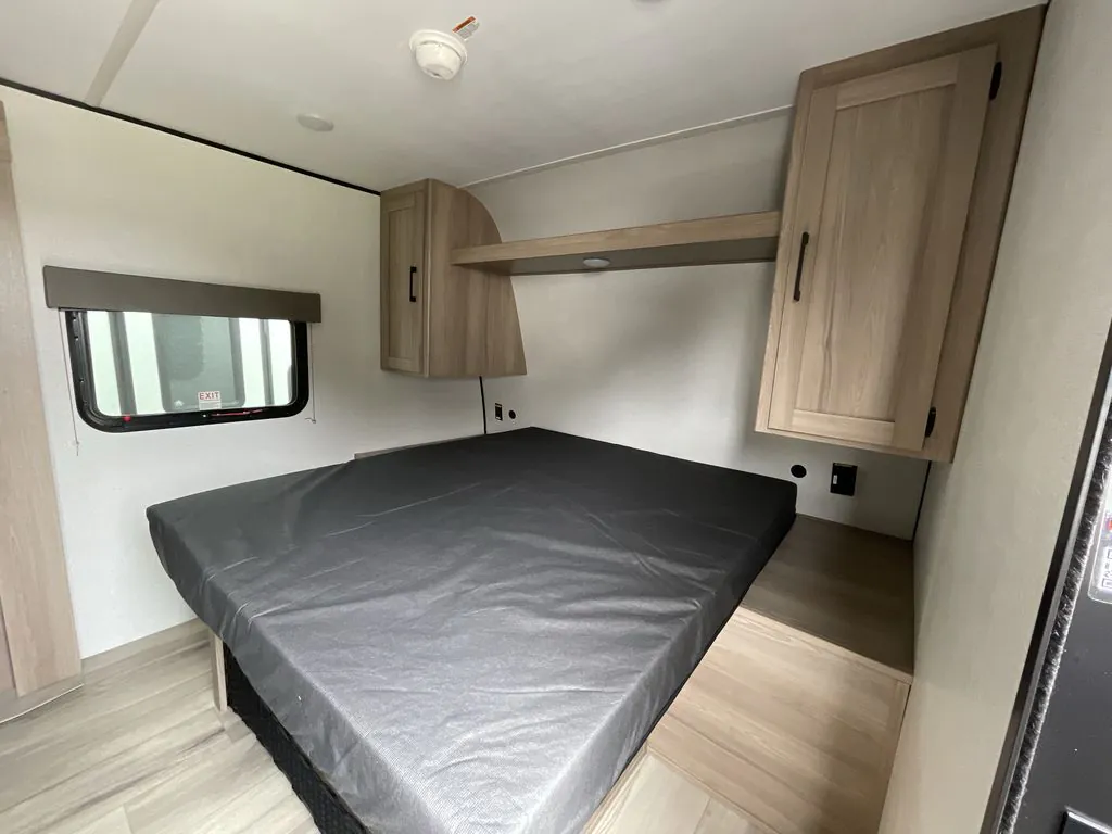 2025 Keystone Coleman Light 18RX - Photo 3