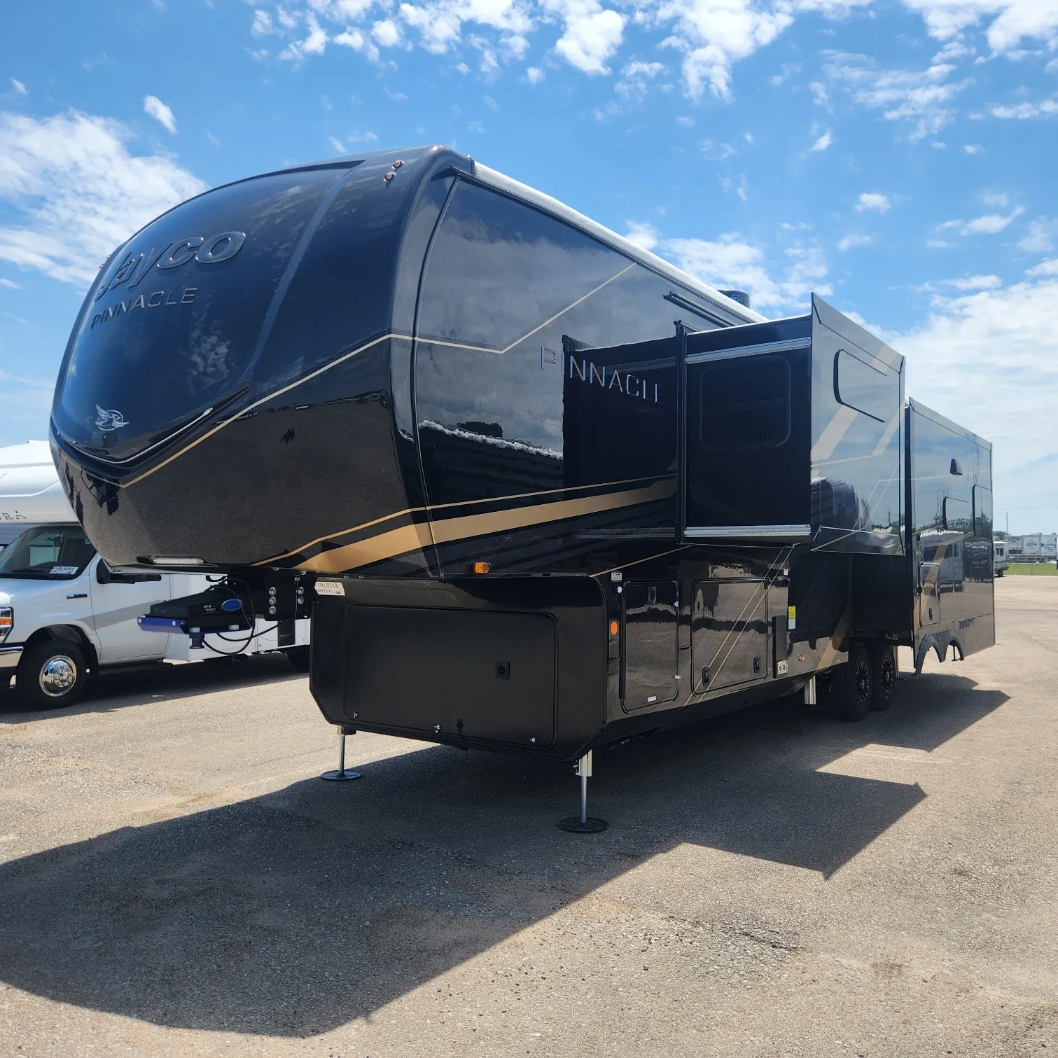 2026 Jayco Pinnacle 36FBTS - Photo 3