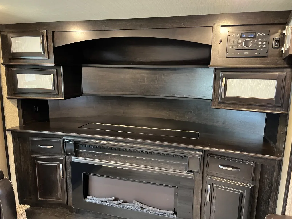 2018 Grand Design Momentum 376TH, Photos photo 18
