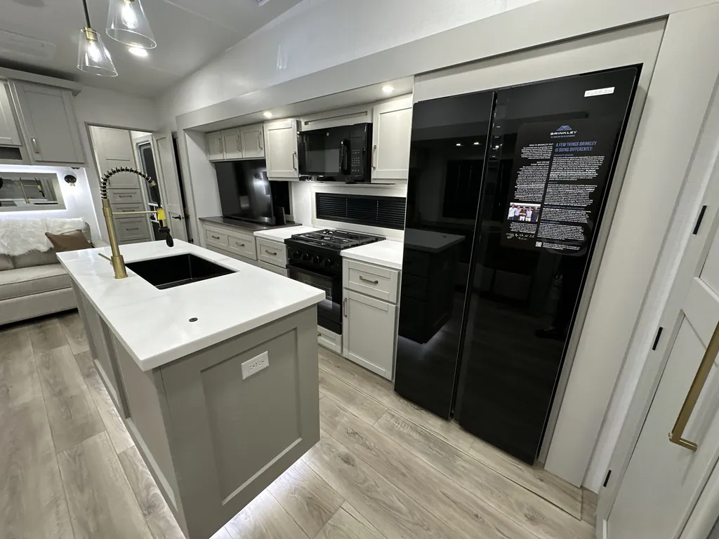 2026 Brinkley Model Z 3515, Photos photo 8