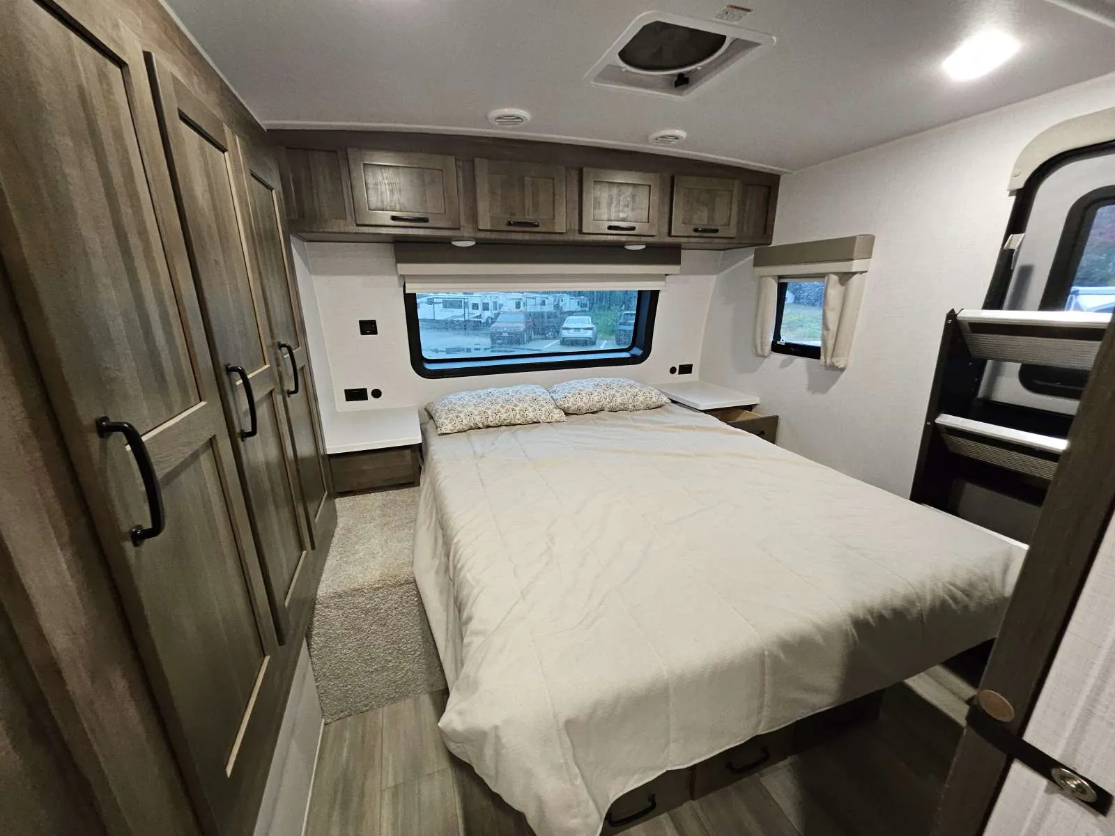2024 Forest River Flagstaff Super Lite 27BHWS — Photo 7