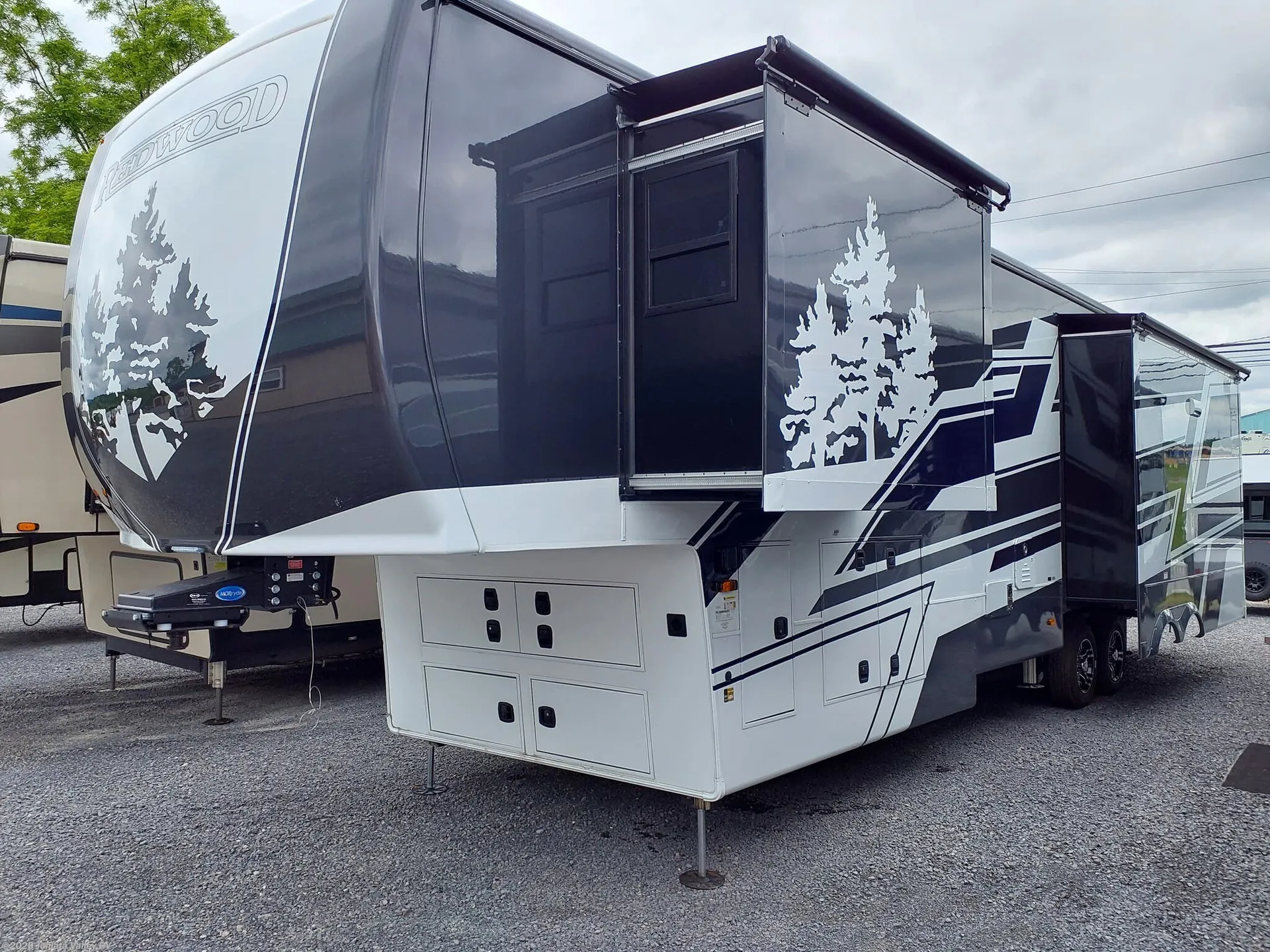 2026 CrossRoads Redwood 371RL - Photo 3