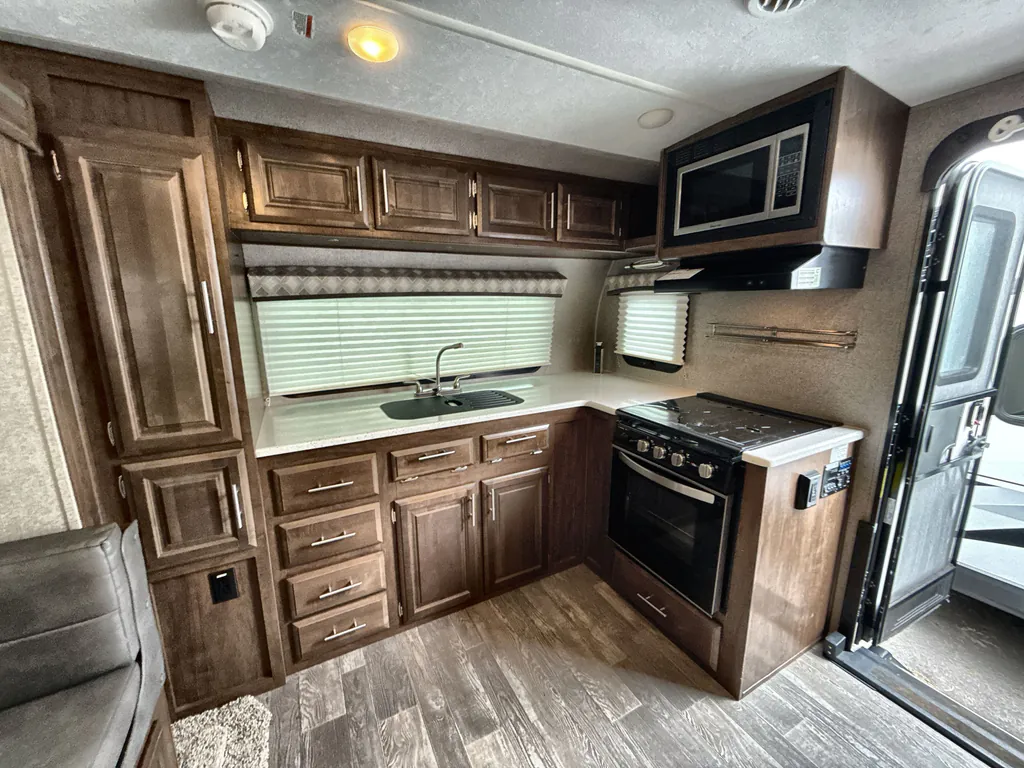 2020 Forest River Flagstaff Micro Lite 25FKS, Photos photo 11
