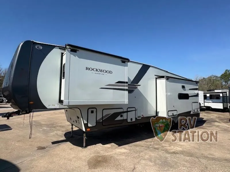 2026 Forest River Rockwood Signature 361RL - Photo 3