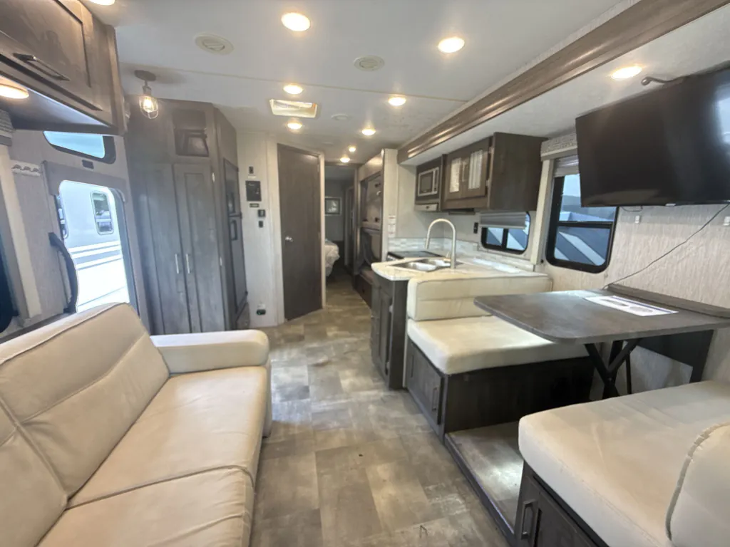 2022 Coachmen Pursuit 31BH, Photos photo 2