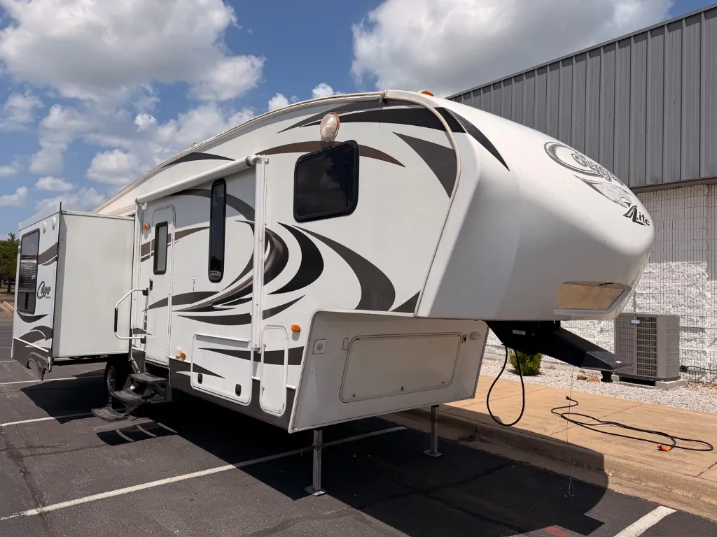 2013 Keystone Cougar XLite 28SGS - Photo 2