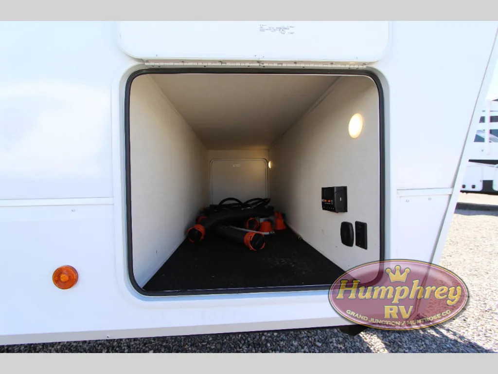 2026 Forest River Cherokee Alpha Wolf 33BH, Photos photo 7