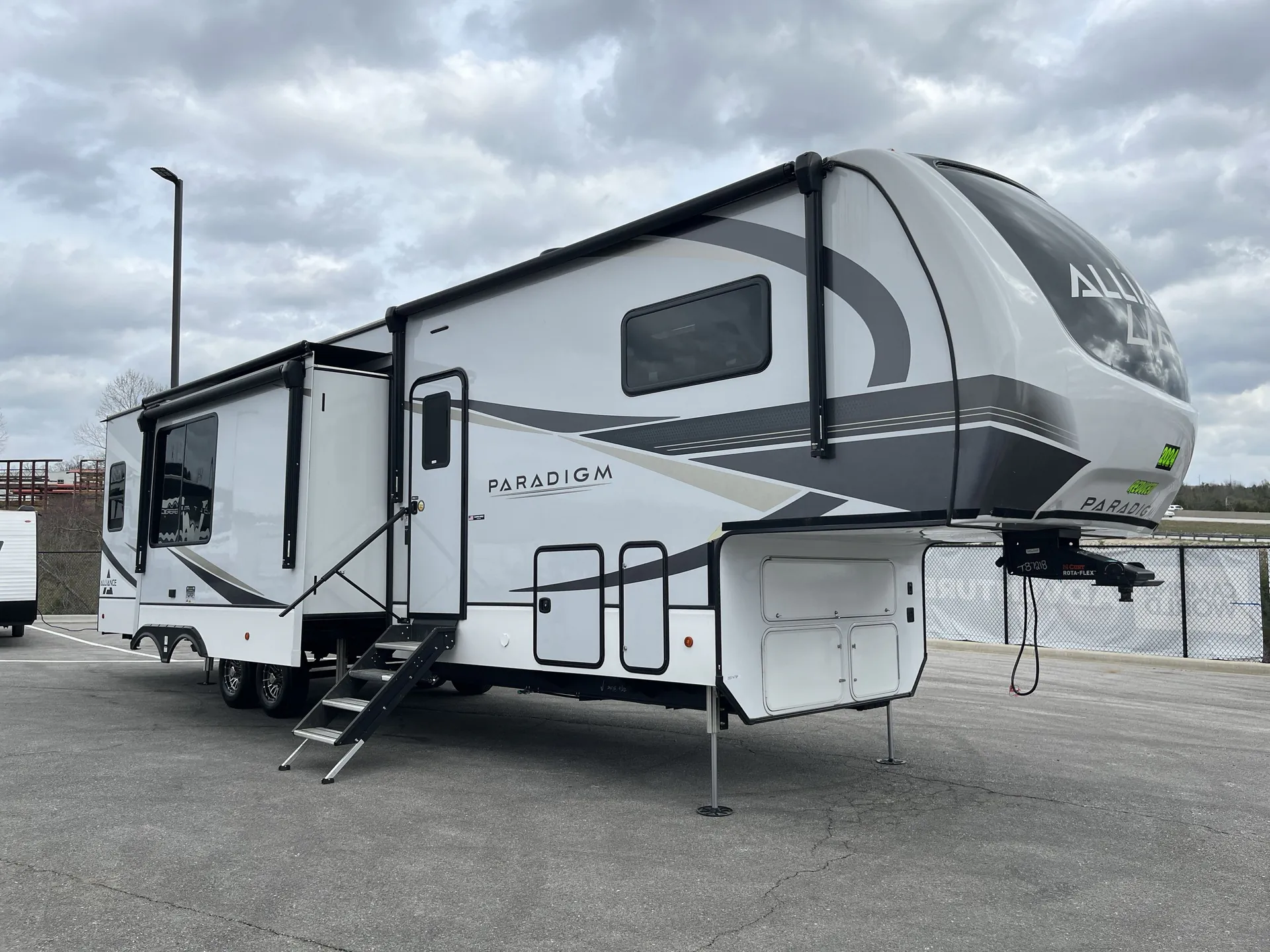 2024 Alliance RV Paradigm 395DS - Photo 2