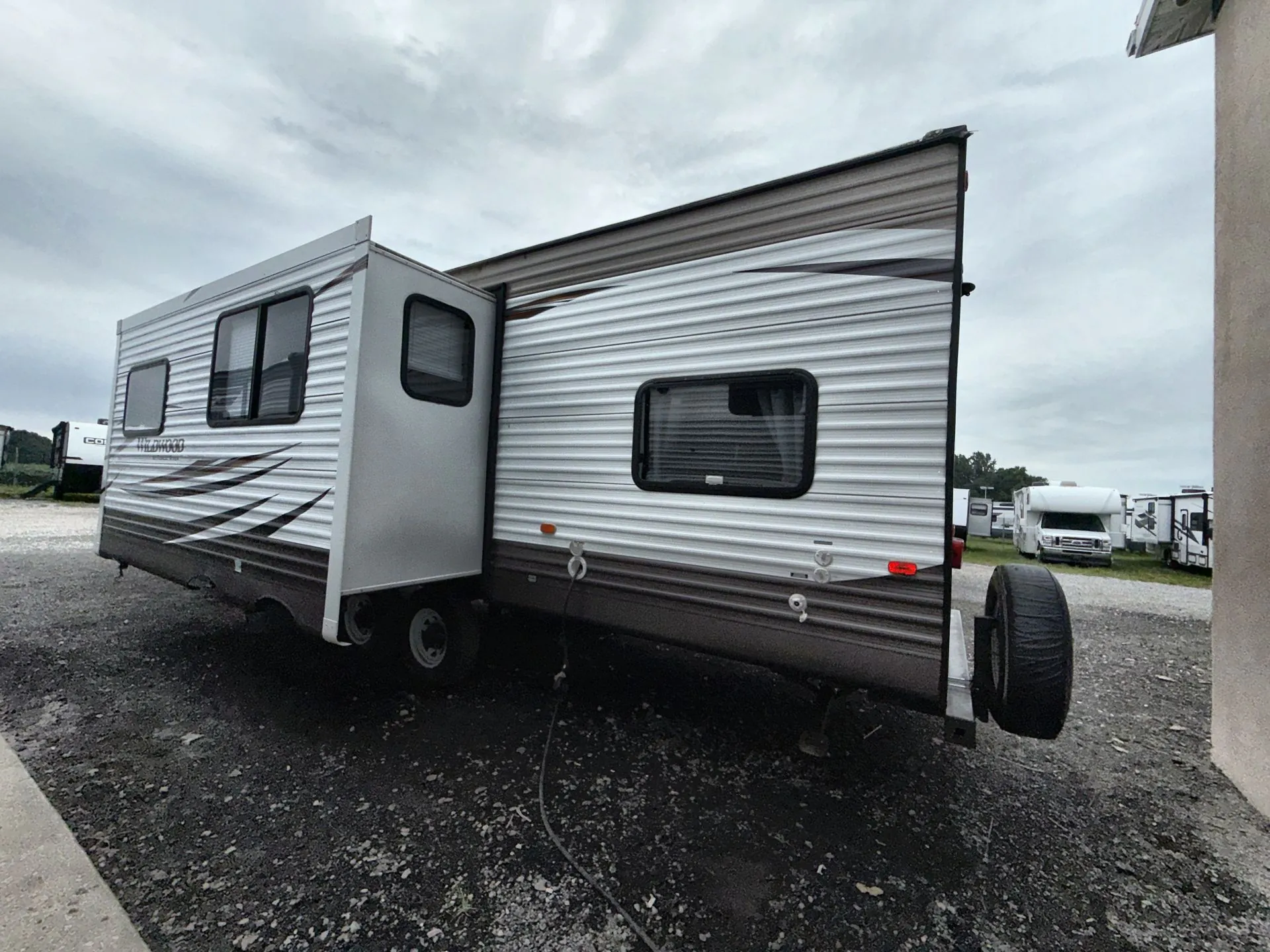 2017 Forest River Wildwood 30QBSS — off campside