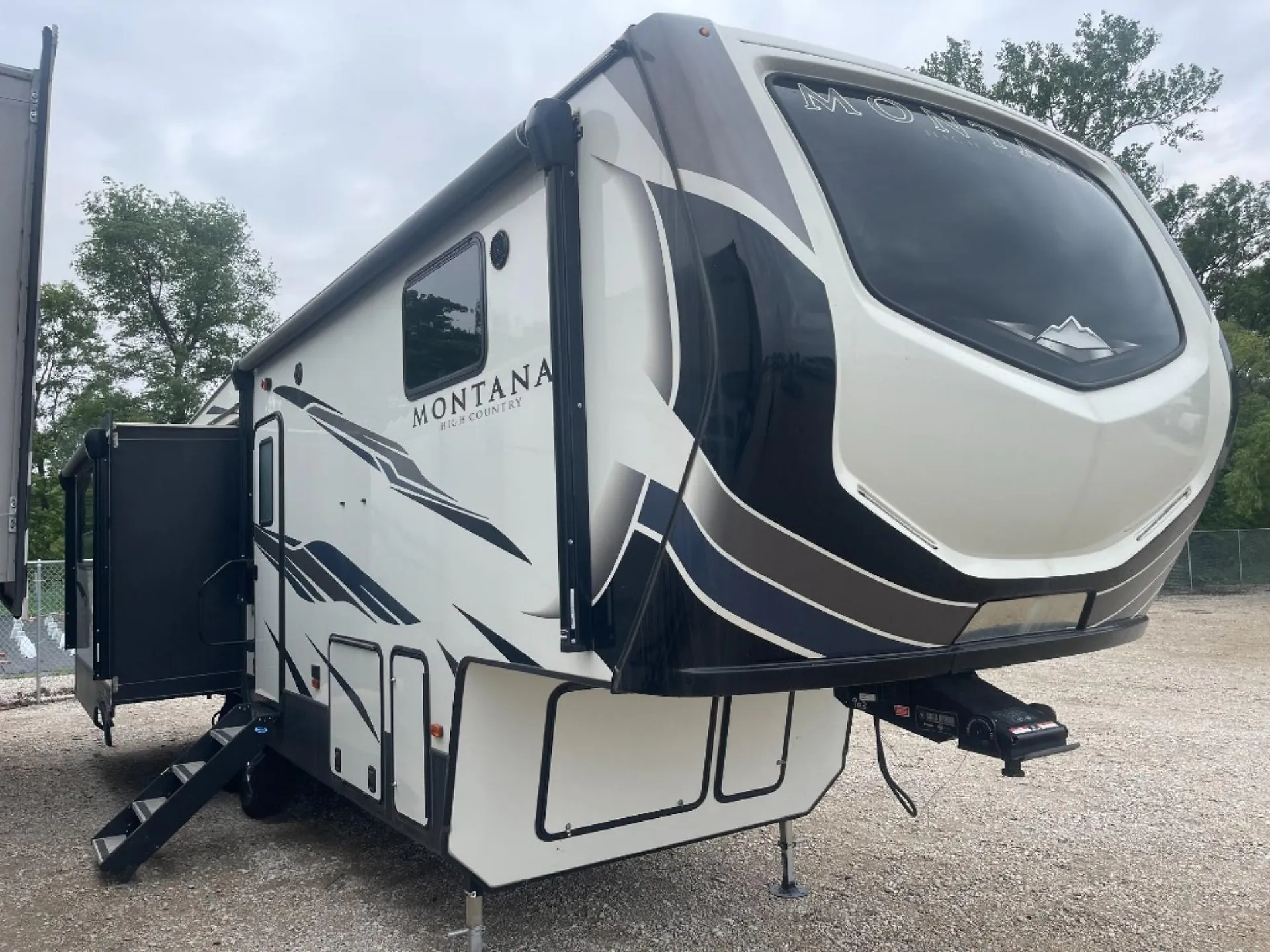 2021 Keystone Montana High Country 281CK - Photo 2