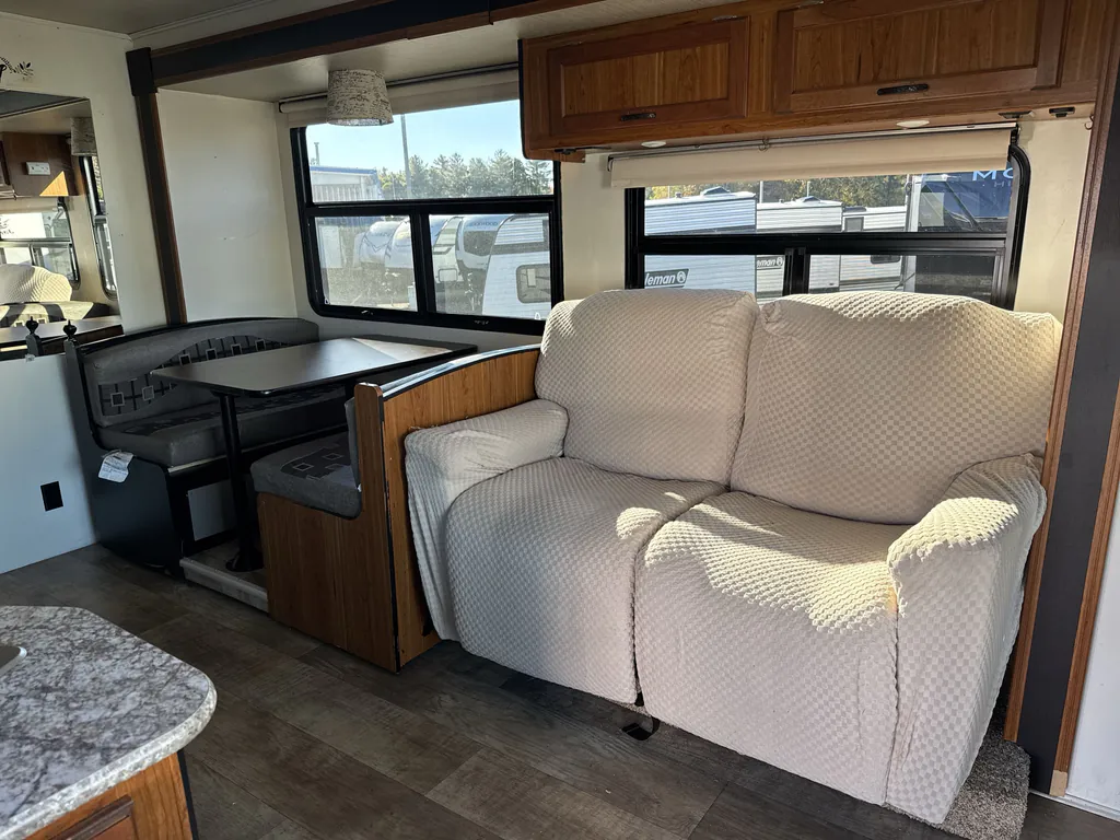 2017 Jayco Alante 31V, Photos photo 2