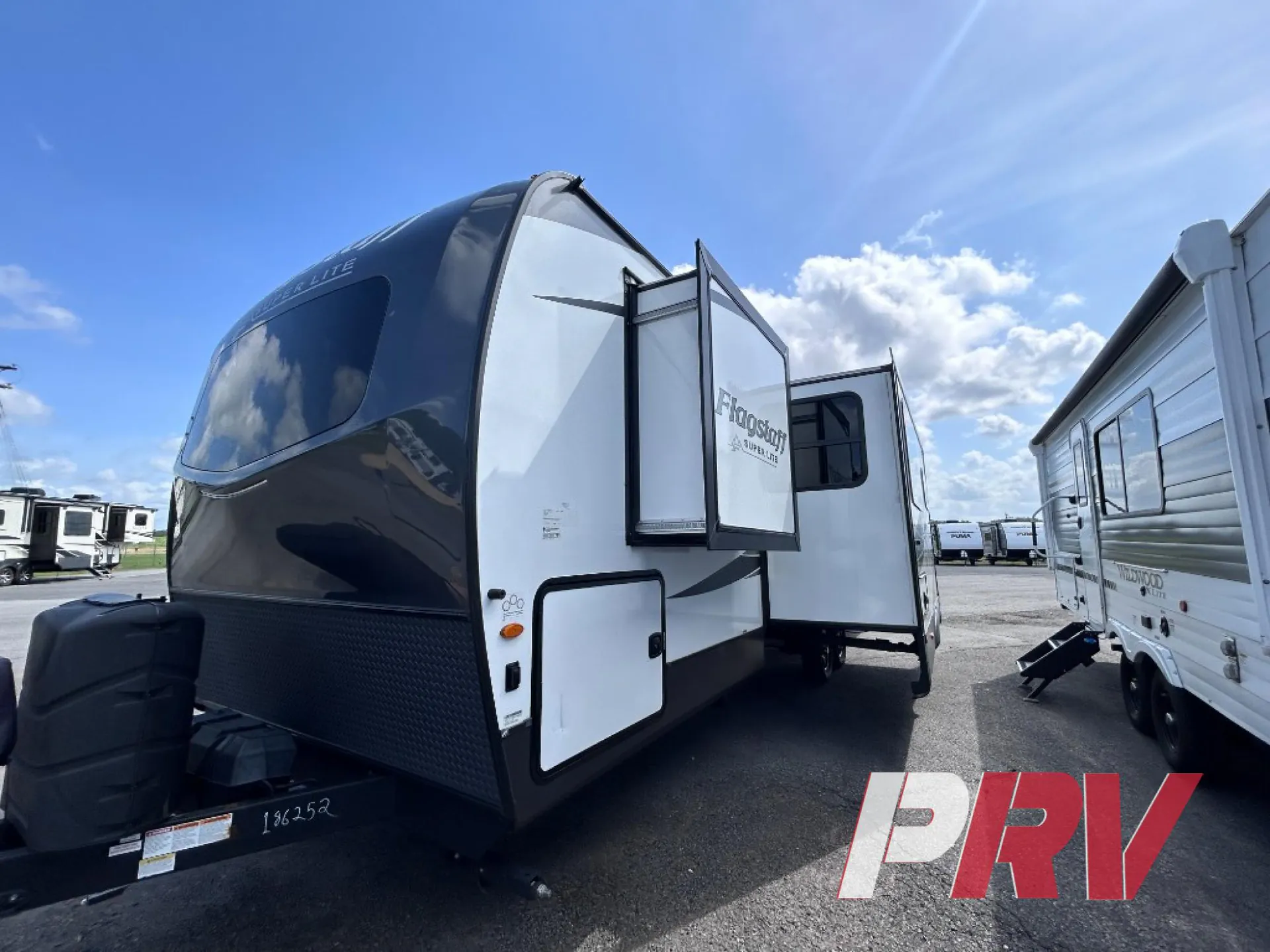 2023 Forest River Flagstaff Super Lite 27BHWS - Photo 3