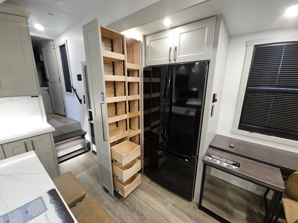 2026 Brinkley Model G 4150, Photos photo 9