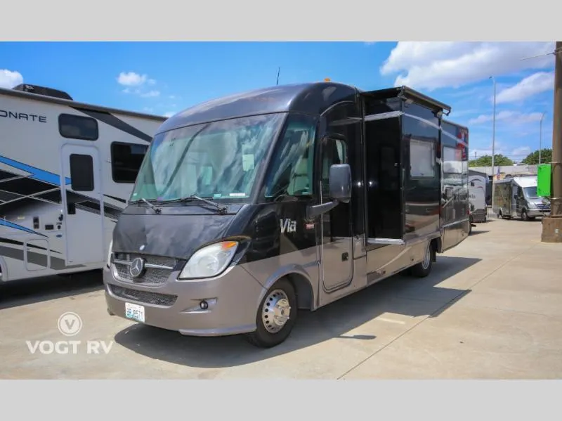 2014 Winnebago Via 25T - Photo 3