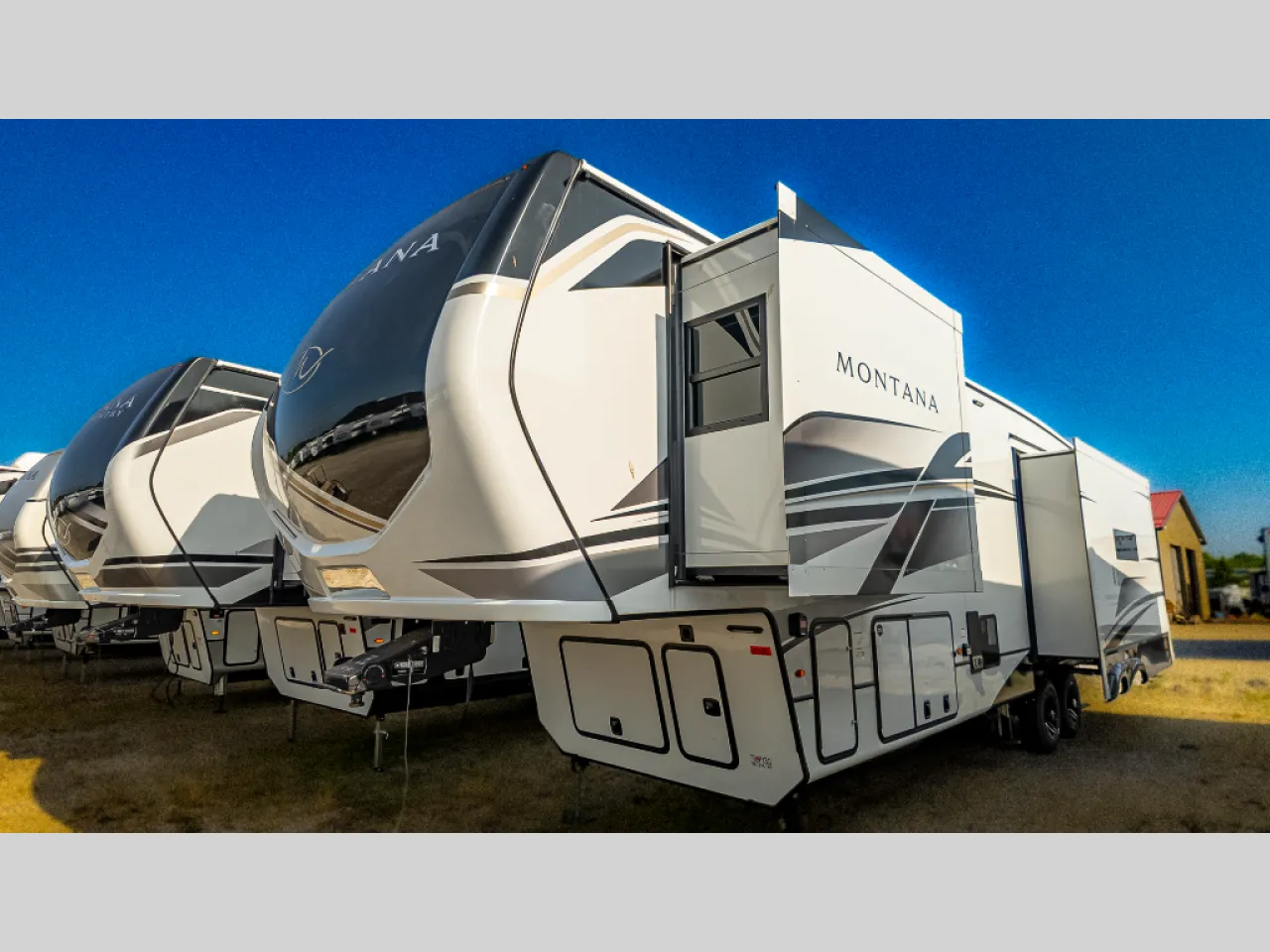 2025 Keystone Montana 3231CK - Photo 4
