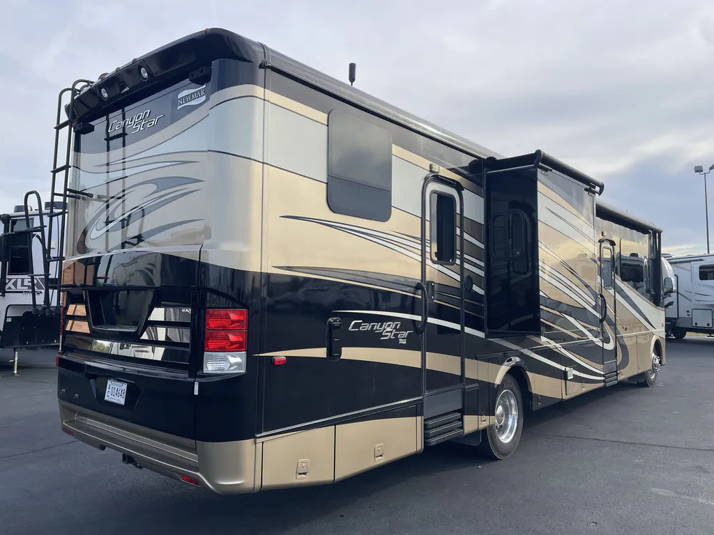2016 Newmar Canyon Star 3921, Photos photo 21