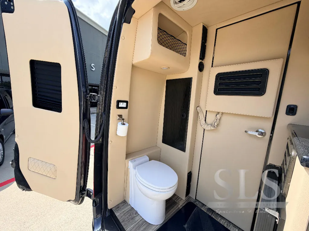 2024 Midwest Automotive Designs Luxe Cruiser D4, Photos photo 6