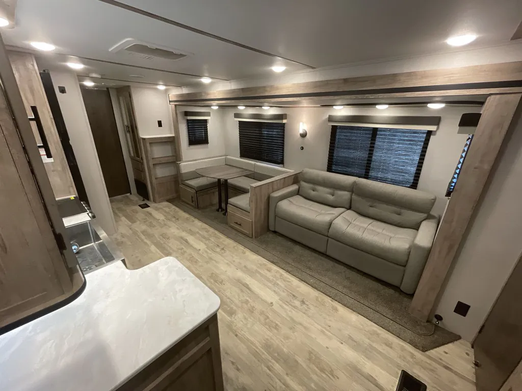 2024 Gulf Stream Conquest 323TBR, Photos photo 2